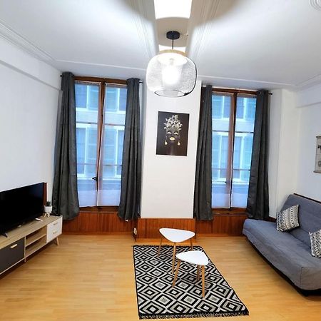 Charmant T2 Meuble Quartier Chateau De По Екстериор снимка